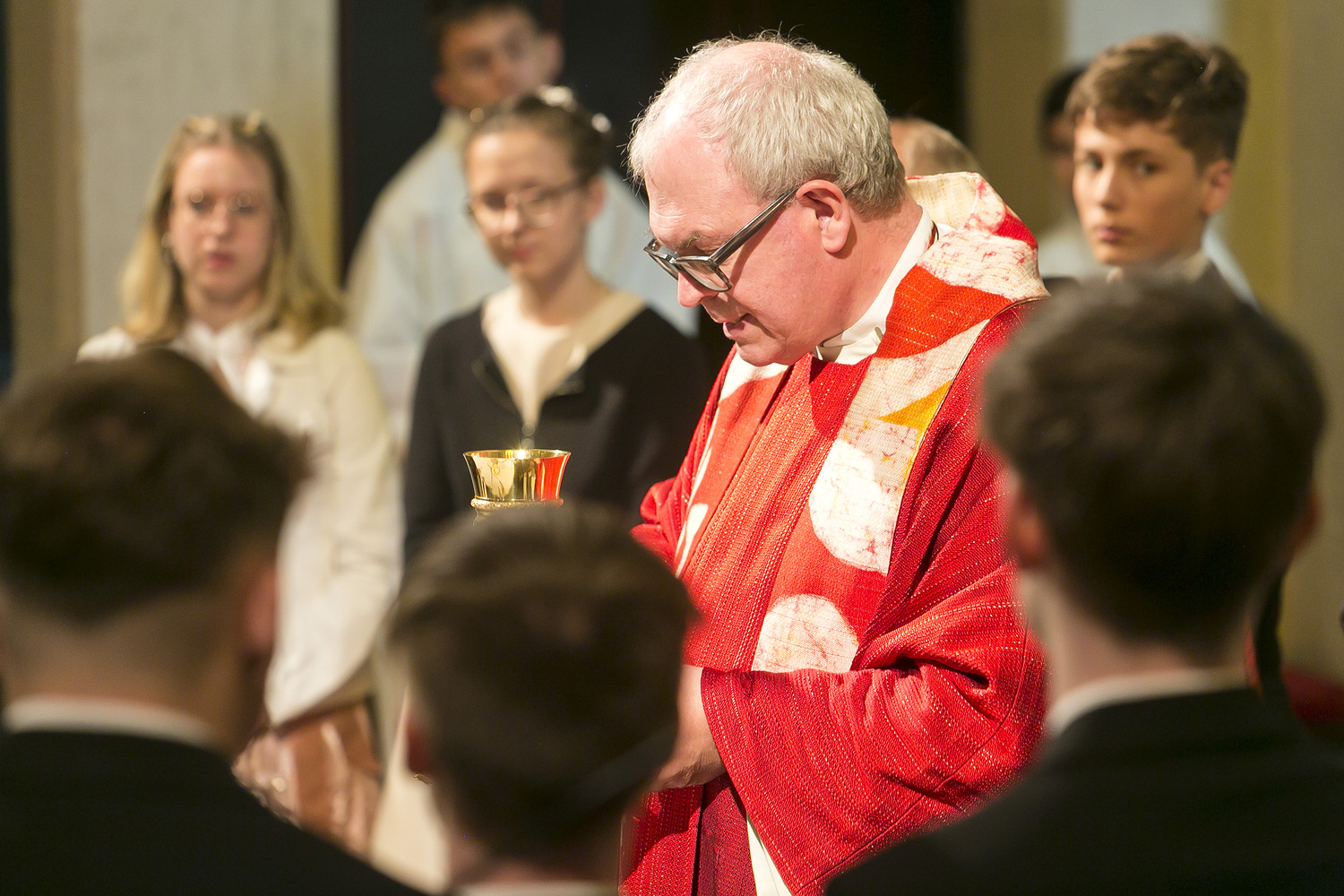 Bludenz am 24.2.5.2024   Kirche Firmung in Bludenz, Firmsakrament von Hubert Lenz gespendet, Taufe, Geschenk Ziege